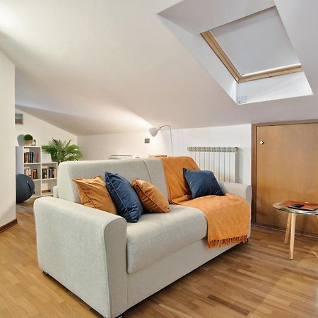 5 Miglia Apartment La Mansarda A โกลเลญโญ ภายนอก รูปภาพ
