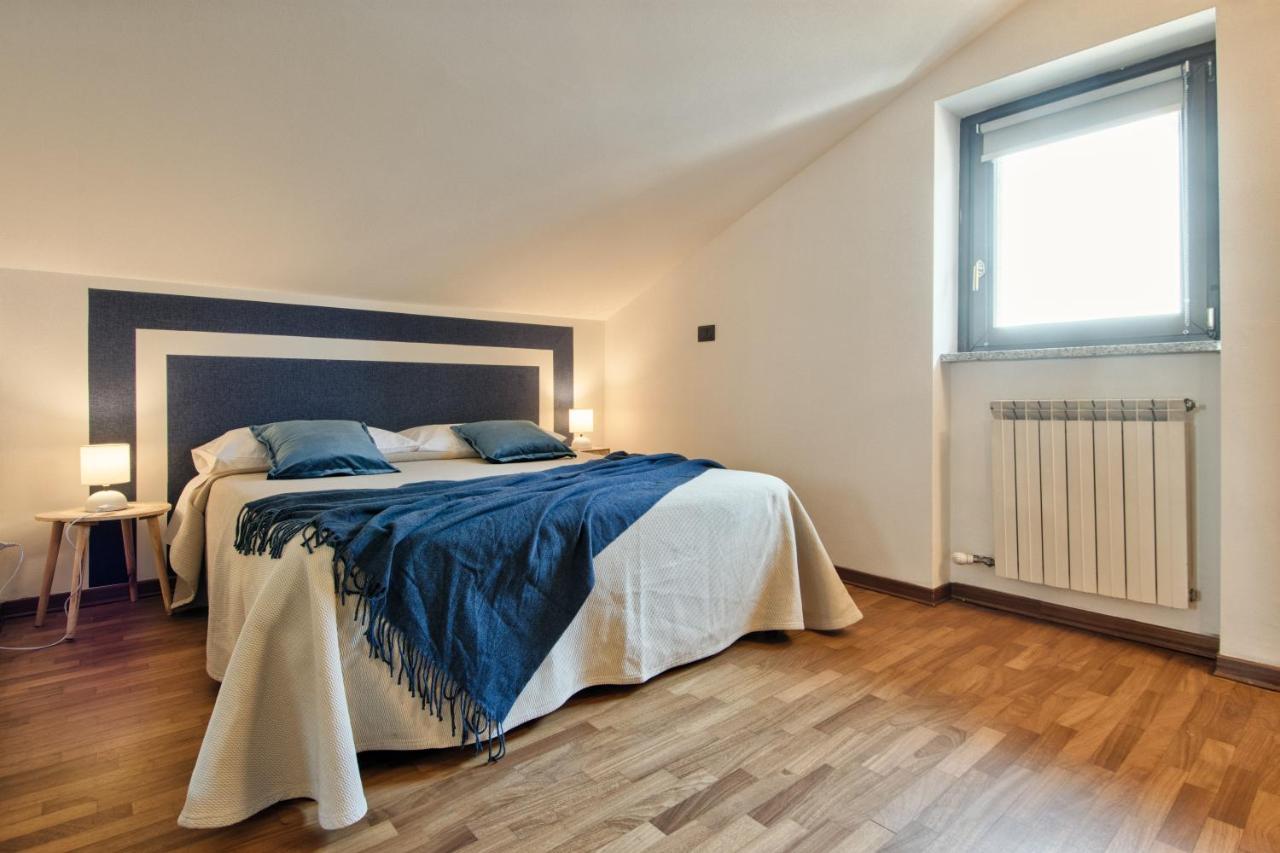 5 Miglia Apartment La Mansarda A โกลเลญโญ ภายนอก รูปภาพ