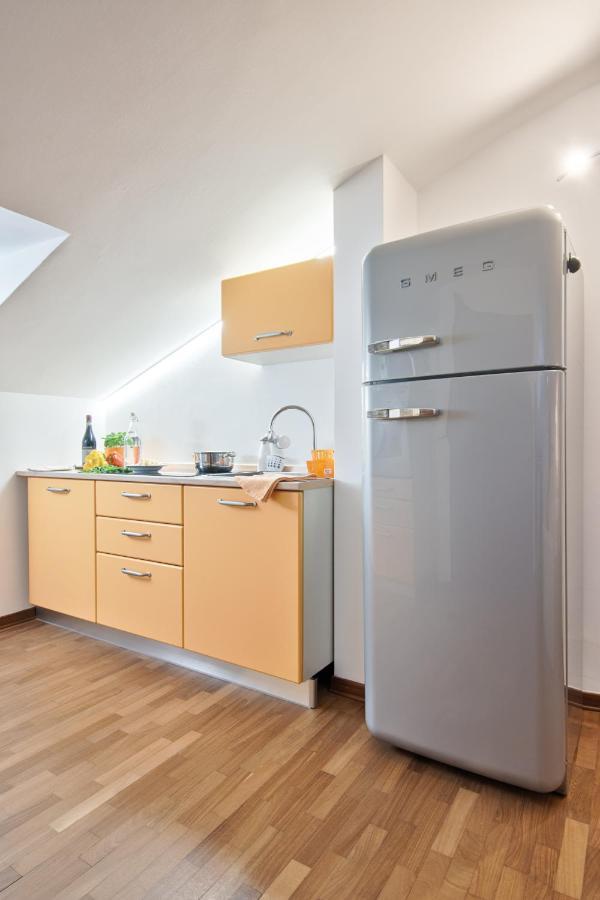 5 Miglia Apartment La Mansarda A โกลเลญโญ ภายนอก รูปภาพ