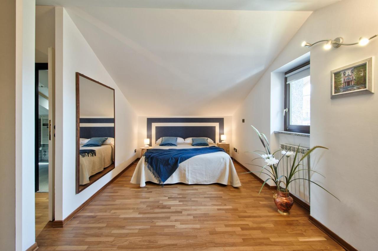 5 Miglia Apartment La Mansarda A โกลเลญโญ ภายนอก รูปภาพ