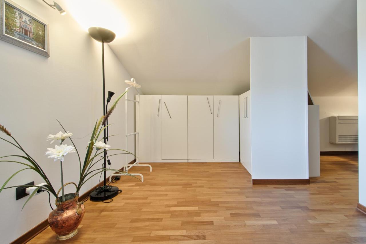 5 Miglia Apartment La Mansarda A โกลเลญโญ ภายนอก รูปภาพ