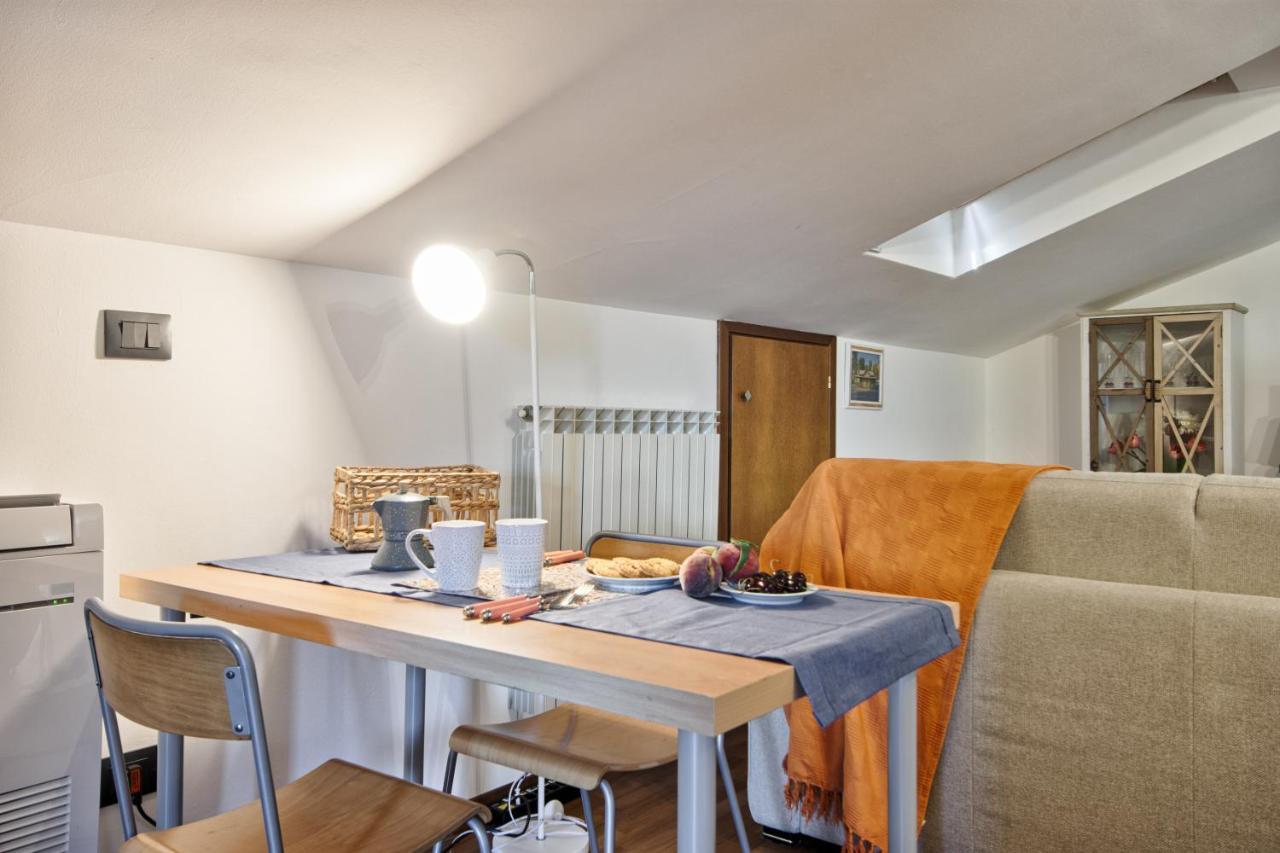 5 Miglia Apartment La Mansarda A โกลเลญโญ ภายนอก รูปภาพ