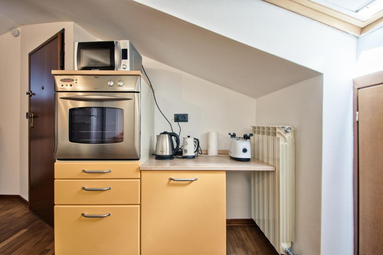 5 Miglia Apartment La Mansarda A โกลเลญโญ ภายนอก รูปภาพ