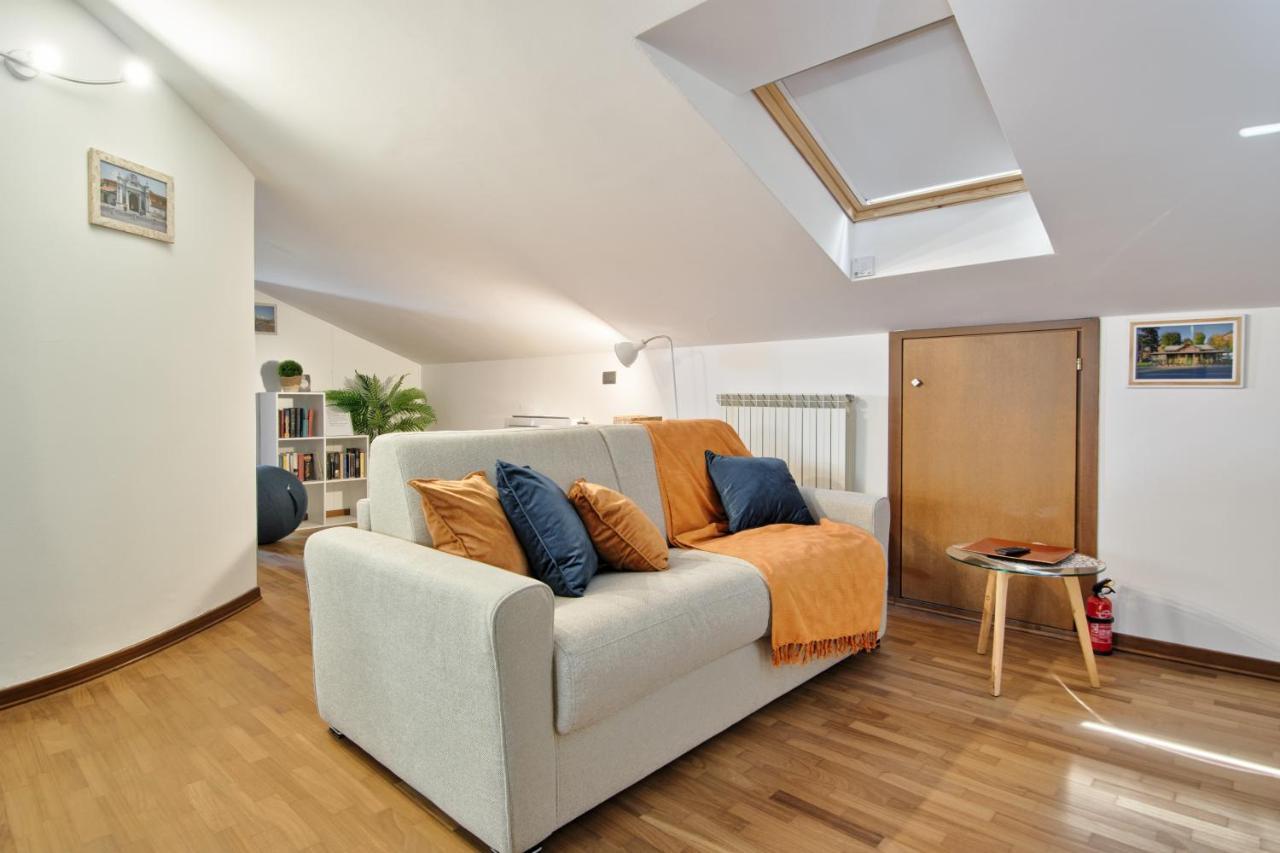 5 Miglia Apartment La Mansarda A โกลเลญโญ ภายนอก รูปภาพ