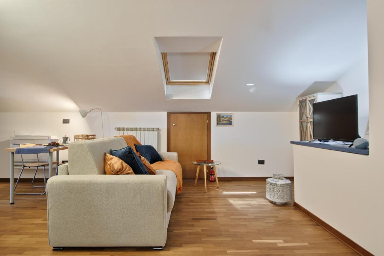 5 Miglia Apartment La Mansarda A โกลเลญโญ ภายนอก รูปภาพ