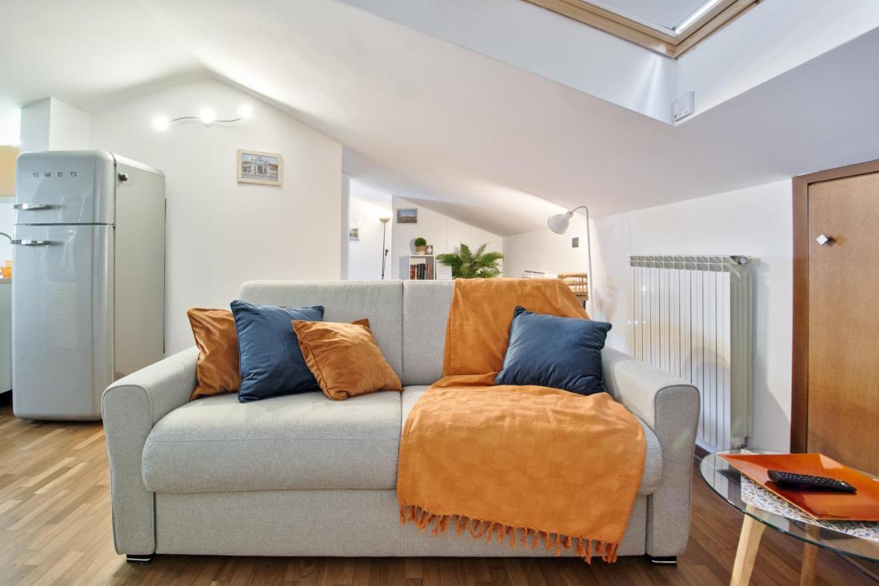 5 Miglia Apartment La Mansarda A โกลเลญโญ ภายนอก รูปภาพ